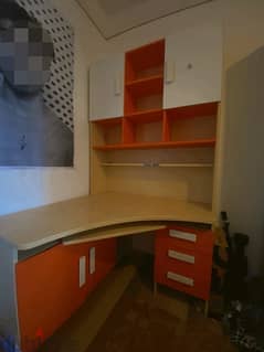 In&Out Modern curved desk with drawers