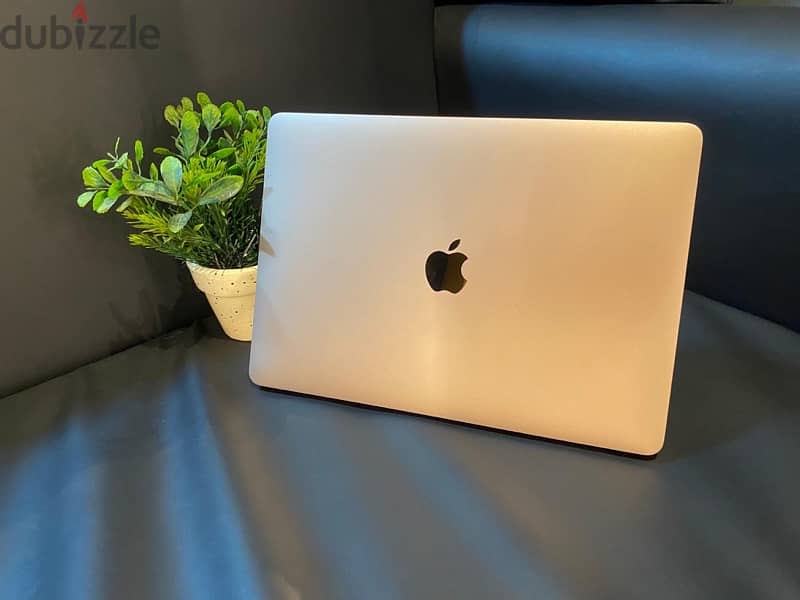 Macbook air 2018 16GB 256GB cycles 3 like new 3