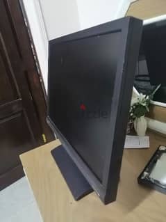 شاشة BENQ ١٩ بوصة بحالة جيدة