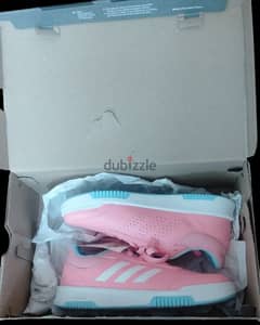 Available Adidas original shoes with box for girls size 35