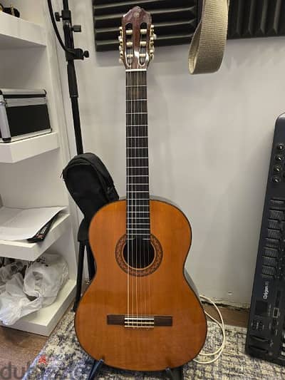 Yamaha c70 classical guitar like new in perfect condition