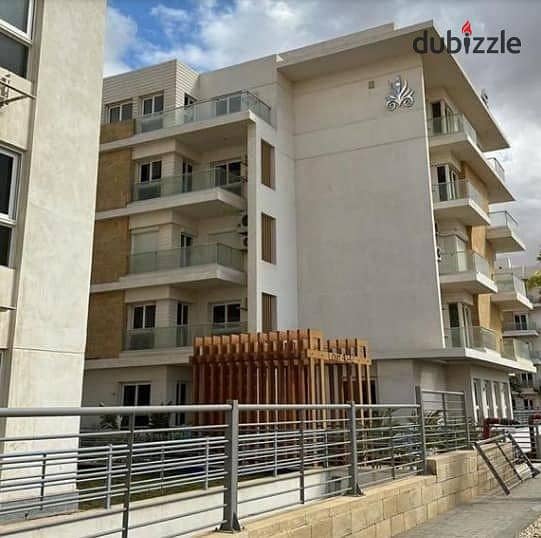 Two-room apartment for sale, fully finished, in front of Hyde Park and near the AUC in Fifth Settlement, with a 5% down payment in The Crest compound 8