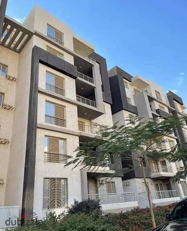 Two-room apartment for sale, fully finished, in front of Hyde Park and near the AUC in Fifth Settlement, with a 5% down payment in The Crest compound 10