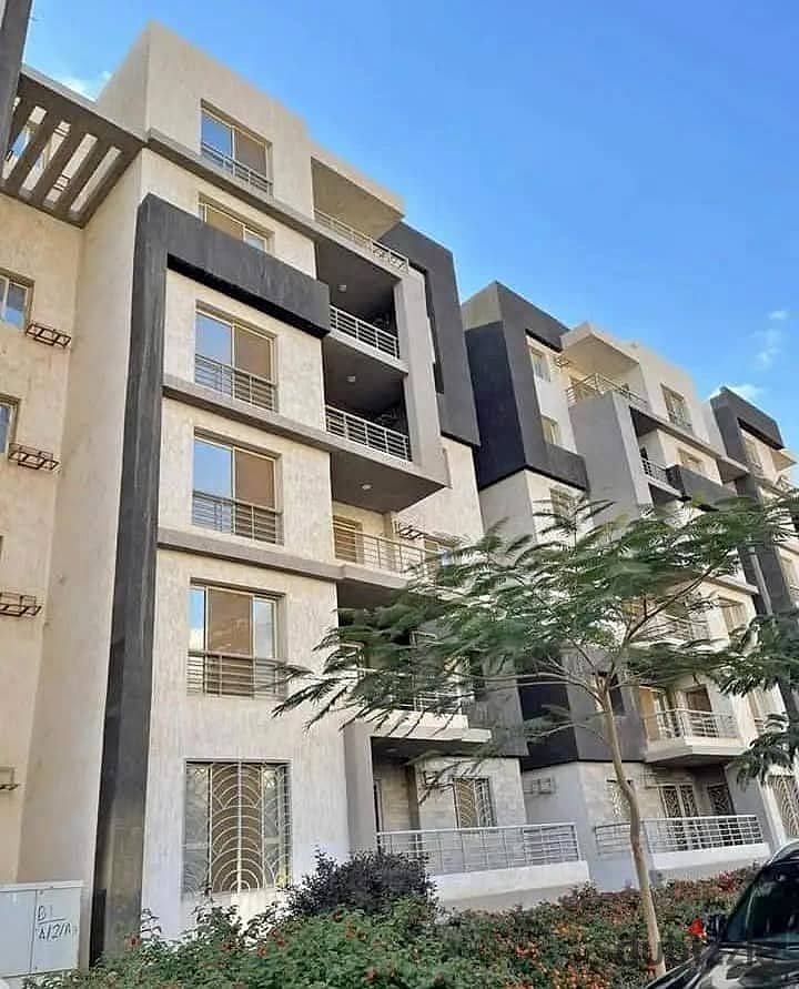 Two-room apartment for sale, fully finished, in front of Hyde Park and near the AUC in Fifth Settlement, with a 5% down payment in The Crest compound 11