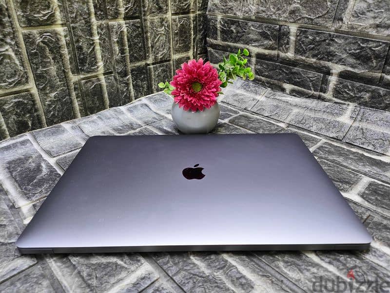 MacBook pro 2019 i9 4