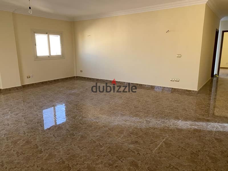 Roof for rent 180 m in the fourth district, area 6 1