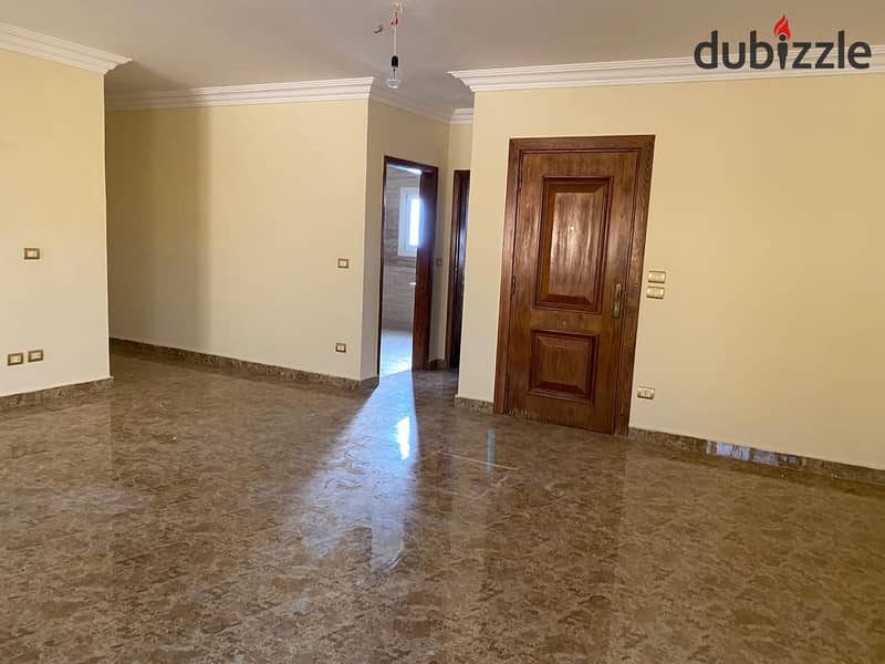 Roof for rent 180 m in the fourth district, area 6 12