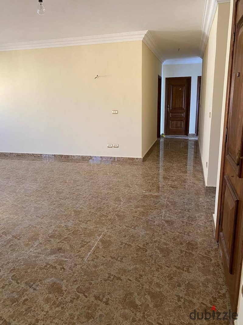 Roof for rent 180 m in the fourth district, area 6 15