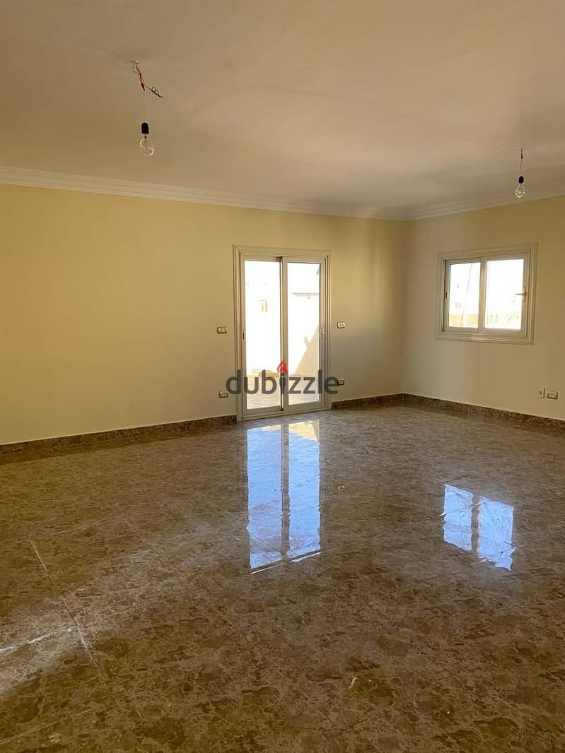 Roof for rent 180 m in the fourth district, area 6 16