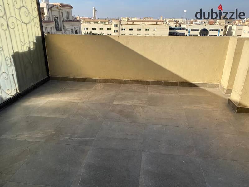 Roof for rent 180 m in the fourth district, area 6 17