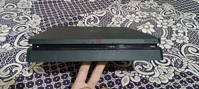 play station4 1tb &بلايستيشن 4 سليم مستعمل بحاله جيده مساحه ١ تيرابايت 1