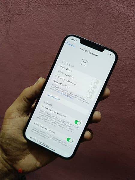 iphone 12 pro max بالشاحن الاصلي 6