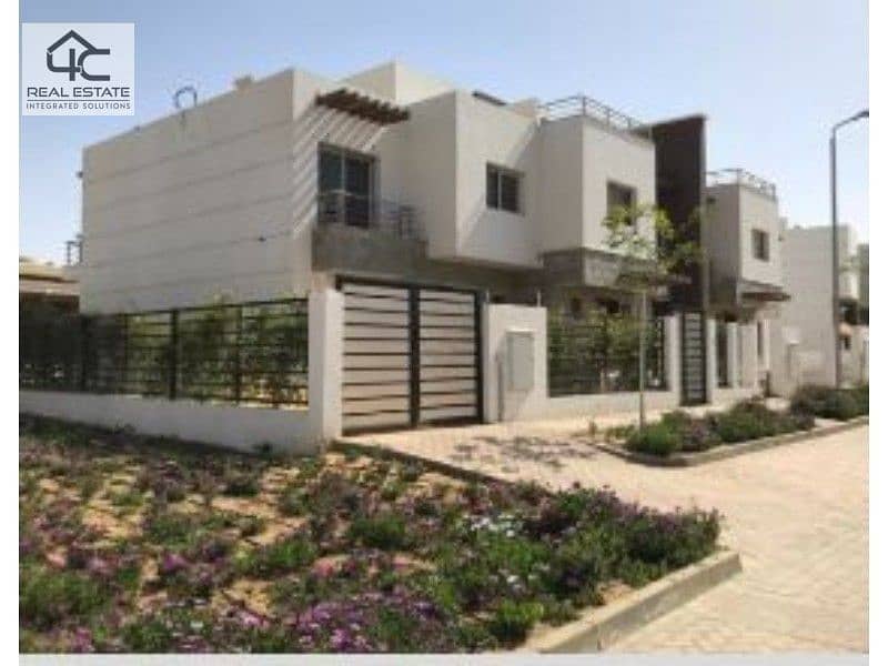 With the lowest down payment and installments twin house 235m in the most powerful location open to the landscape in Hyde Park 4