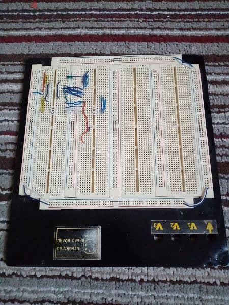 لوحه إلكترونيات Breadboard 1