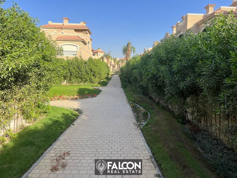 Stand-alone villa with private pool, immediate receipt and a 20% discount, in a prime location in Shorouk City in El Patio Prime Compound 4