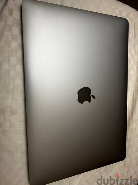 MacBook Pro M2 1