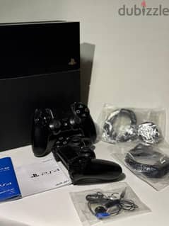 PS4 500GB With two original controller like new