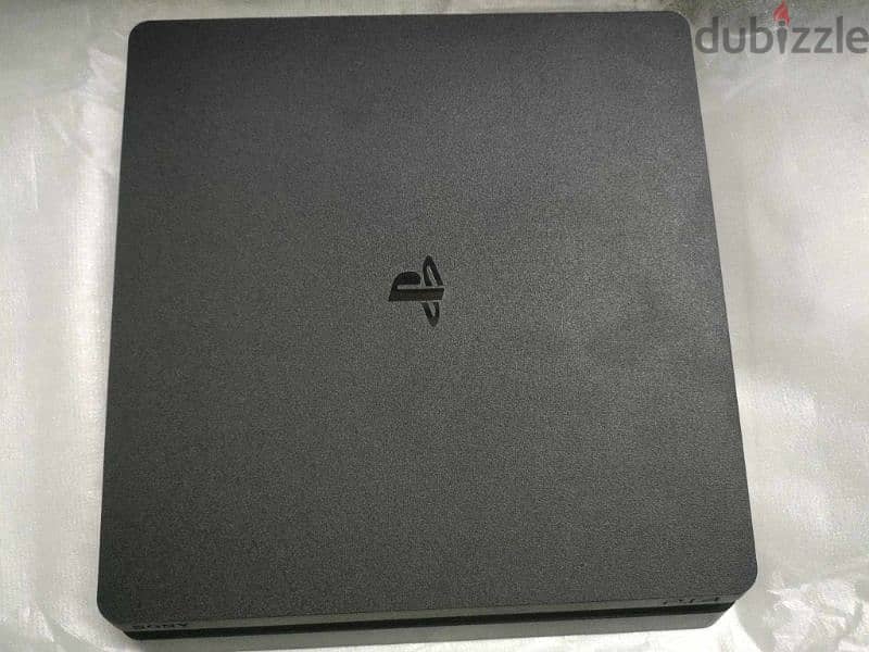 جهاز ps4 جديد بحاجته كلها اتفتح للتجربه فقط والجهاز باين في الصور 3