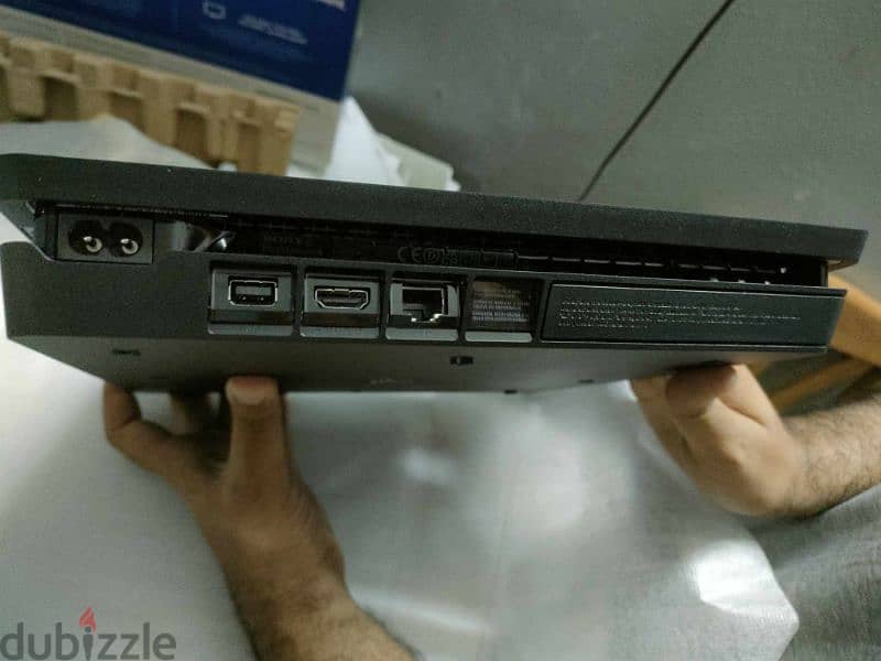 جهاز ps4 جديد بحاجته كلها اتفتح للتجربه فقط والجهاز باين في الصور 7