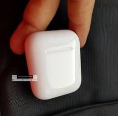 Airpods 2 generation  كيس الشحن فقط بدون سماعات بدون خدش واحد بتلمع