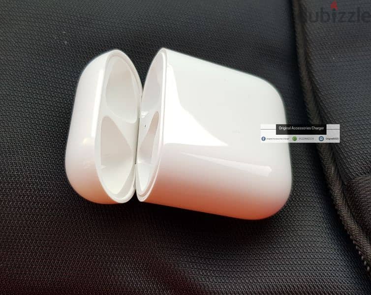 Airpods 2 generation  كيس الشحن فقط بدون سماعات بدون خدش واحد بتلمع 1