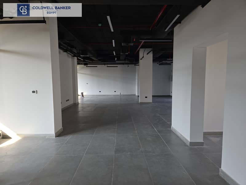 Fully Finished Office 225 sqm for RENT in a prime location in a well known mall in El sheikh Zayed 0