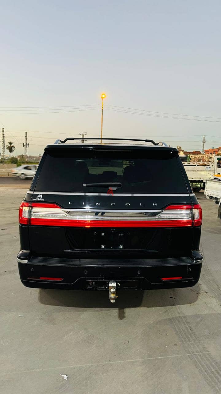 2018 lincoln presidential NAVIGATOR 1