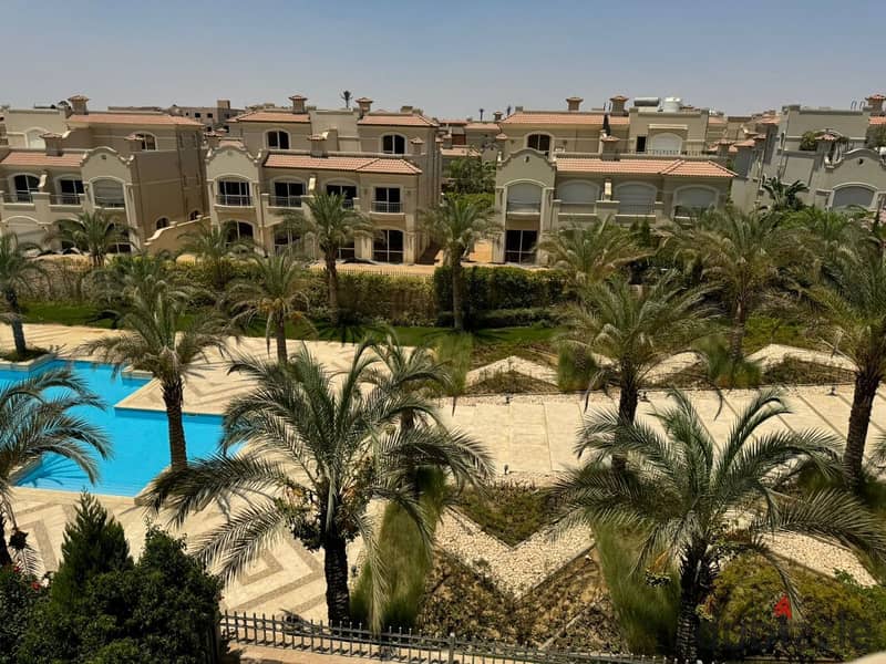 توين هاوس للبيع في مدينه الشروق prime location فيو مميز علي ال pool مساحة (330م) 2