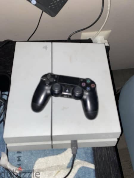 WHITE PS4 FAT 500GB 2 controllers 3