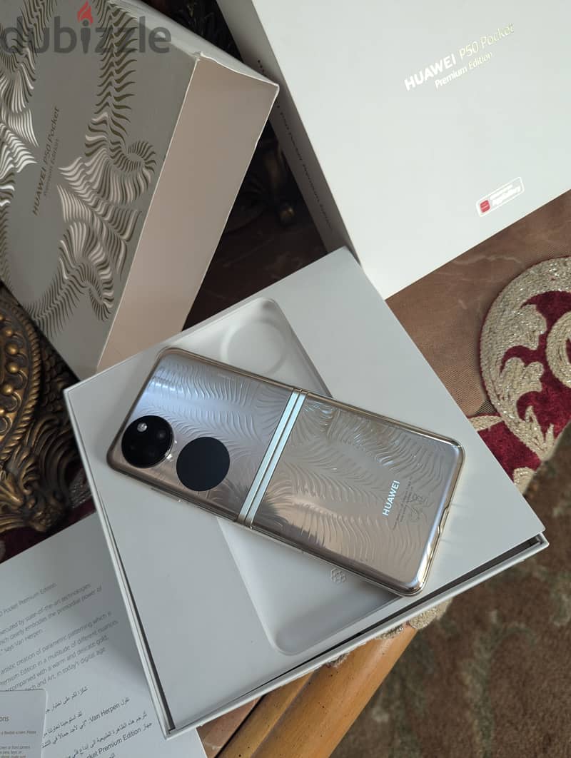 Huawei p50 pocket gold edition 4