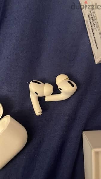 air pods pro 1st gen mint condition 2