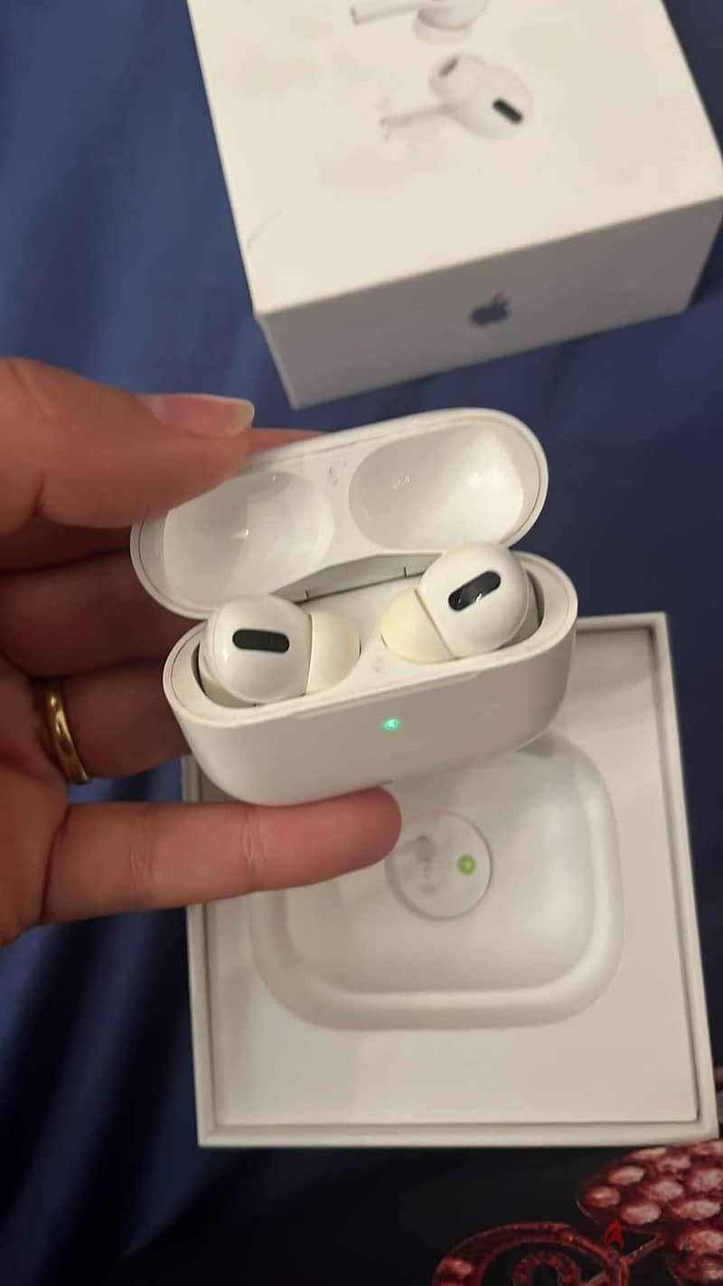 air pods pro 1st gen mint condition 4