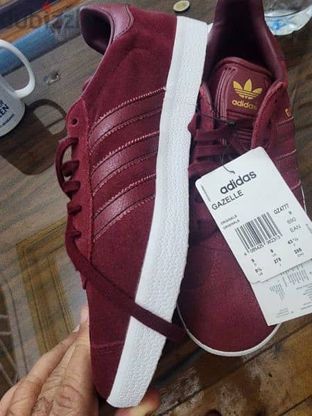 Shoes Adidas size 43. new with box. 2