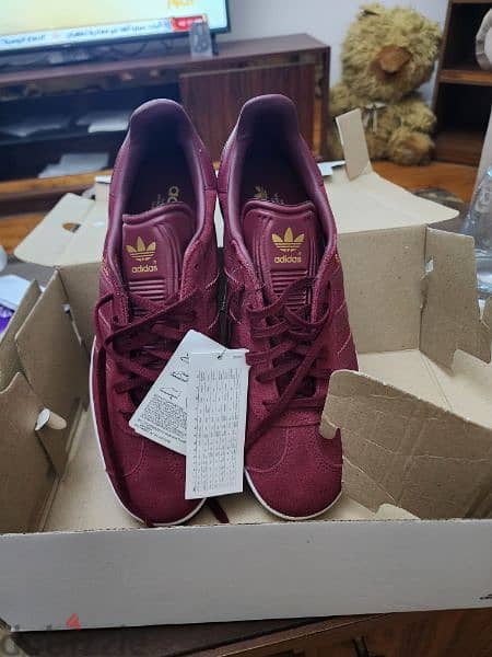 Shoes Adidas size 43. new with box. 4