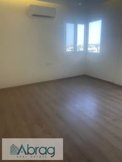 For rent, an apartment with 3 rooms, kitchen and air conditioning, in Zayed Regency Compound, Sheikh Zayed