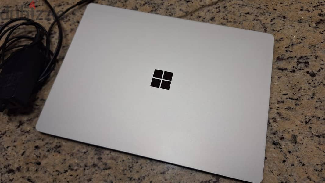 Microsoft Surface Laptop, core-i7, 16GB RAM, 1TB SSD فرصة 3