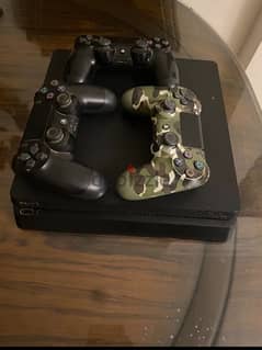 PS4 slim 1TB used like new with 3 controllers  بلايستيشن