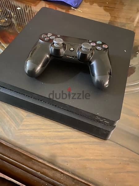 PS4 slim 1TB used like new with 3 controllers  بلايستيشن 2