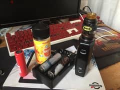 geek vape حاله ممتازه مع تانك زيوس وشاحن بطاريات