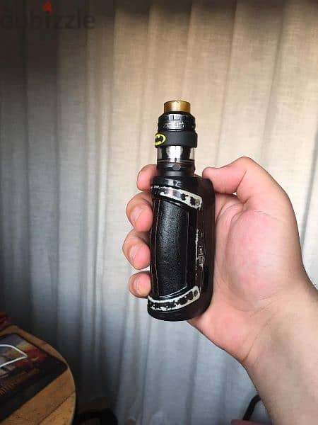 geek vape حاله ممتازه مع تانك زيوس وشاحن بطاريات 2