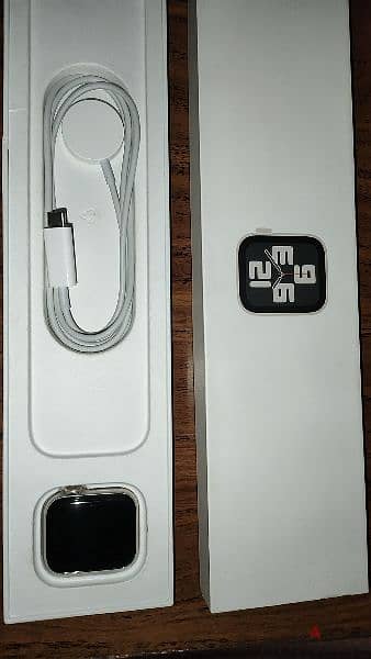 Apple watch SE 2 gn 40MM (Starlight Aluminum Case) 2