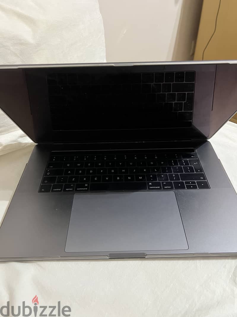 Macbook Pro 15 inch (2016) 256 GB 4