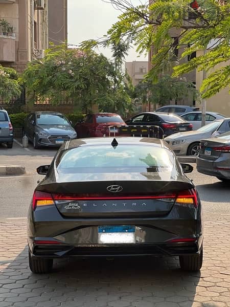 Hyundai Elantra Cn7  2022  الفئة الخاسمة)) زيروو بمعنى الكلمة)) 2