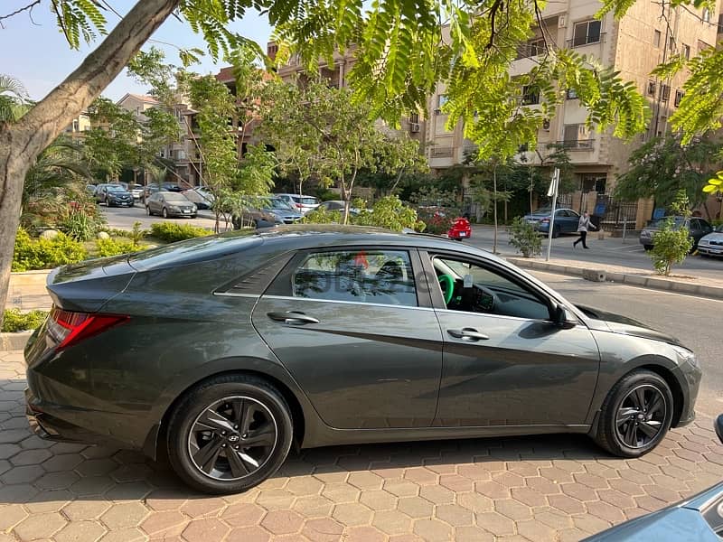 Hyundai Elantra Cn7  2022  الفئة الخاسمة)) زيروو بمعنى الكلمة)) 13