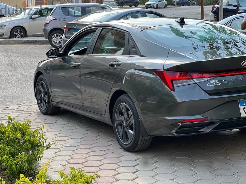 Hyundai Elantra Cn7  2022  الفئة الخاسمة)) زيروو بمعنى الكلمة)) 14