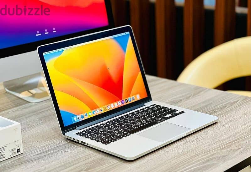 جميع موديلات الماك. بوك. بأرخص سعر فى مصر Apple Mac 17