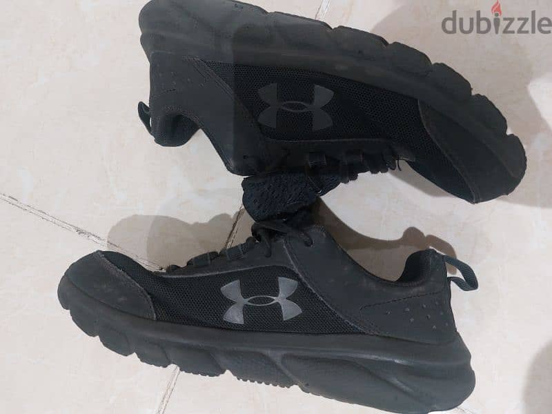 under armour excellent condition size 36.5 black 0