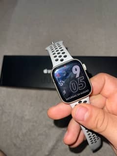 Apple Watch Series 7 Nike 0