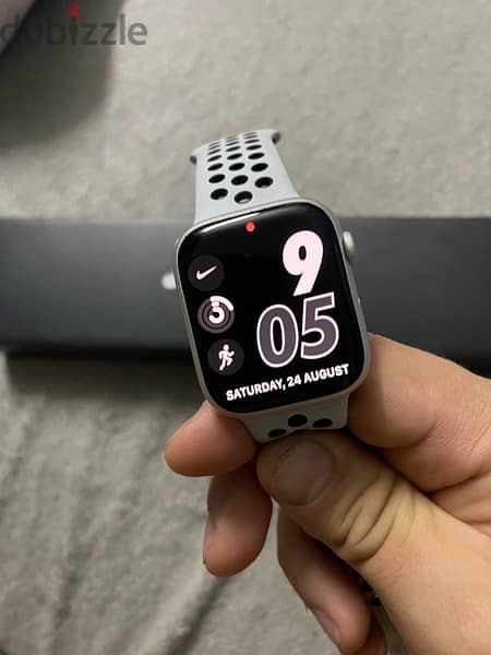 Apple Watch Series 7 Nike 4