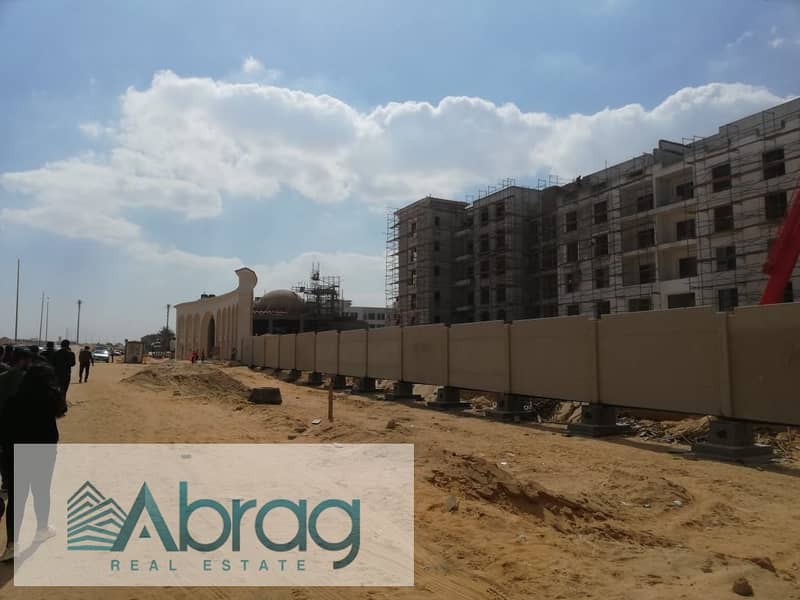 For sale, a two-bedroom apartment, ready for delivery soon, in Sheikh Zayed, finished with air conditioners, old price, Village West Compound 3